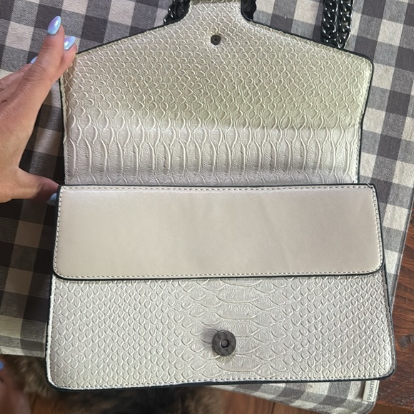 Crossbody bag snake print chain… - Picture 4 of 6